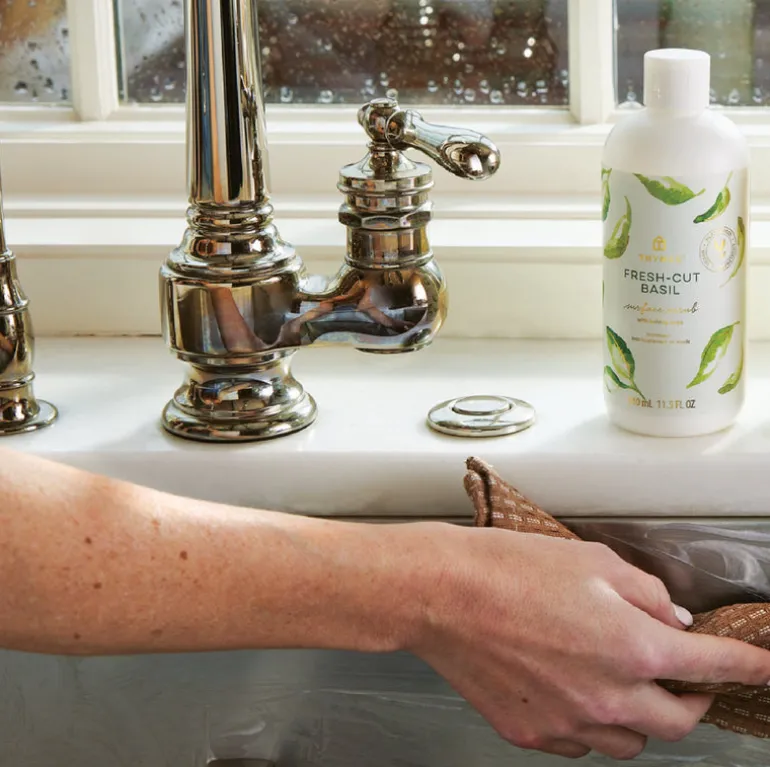 Fresh-Cut Basil Surface Scrub